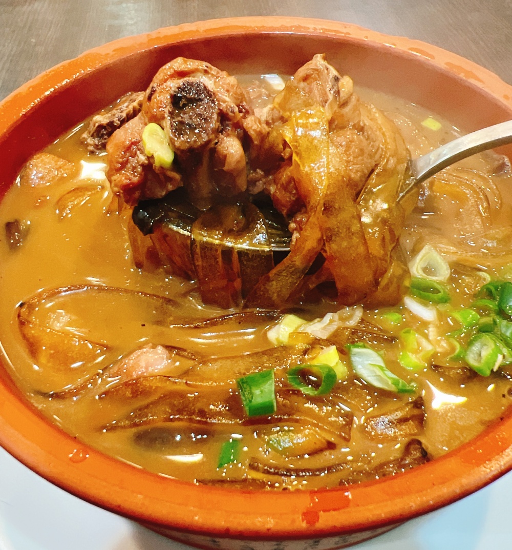 ▦ 食記│台北中山【金稻子餐廳 酸菜白肉鍋】- 份量大又美味的東北菜