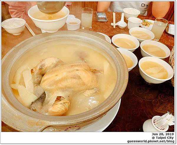 ▦ 食記│台北 驥園川菜餐廳 -三千元一鍋雞湯