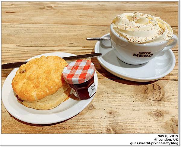 ♣ 倫敦食記│Gatwick Airport【Caffe Nero】- 好吃的凝脂奶油跟司康