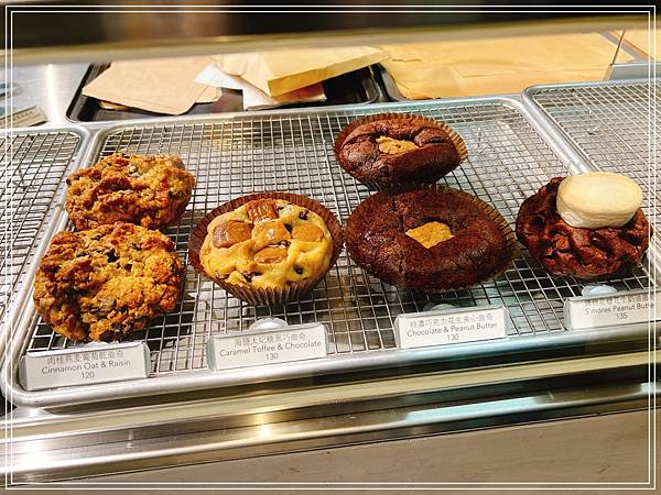 ▦ 食記│台北六張犁【CHOC-A-LOT】- 有各種肉桂捲、蛋糕跟軟餅乾的甜點店