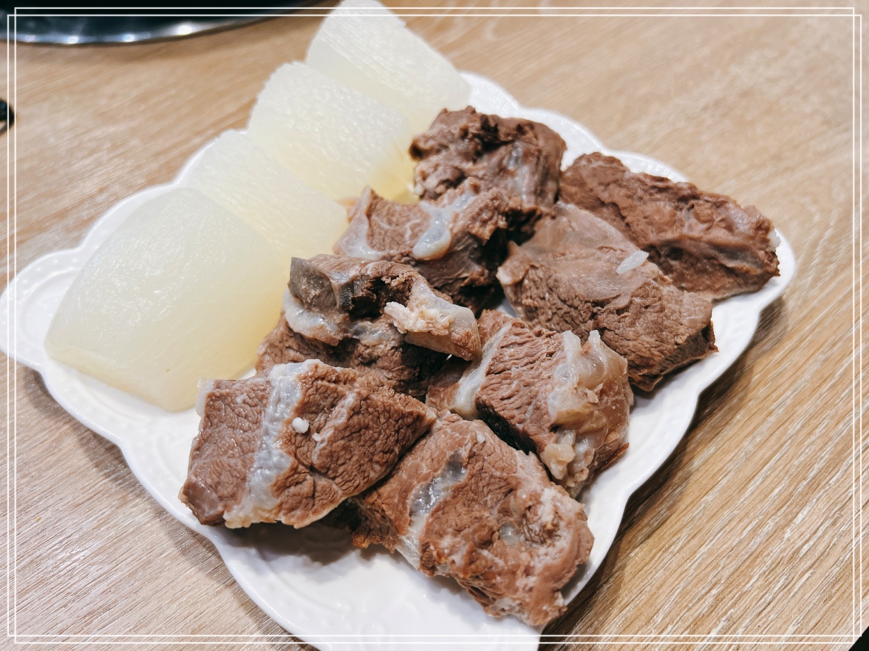 ▦ 食記｜台中【演藝牛鍋】- 新鮮溫體牛肉